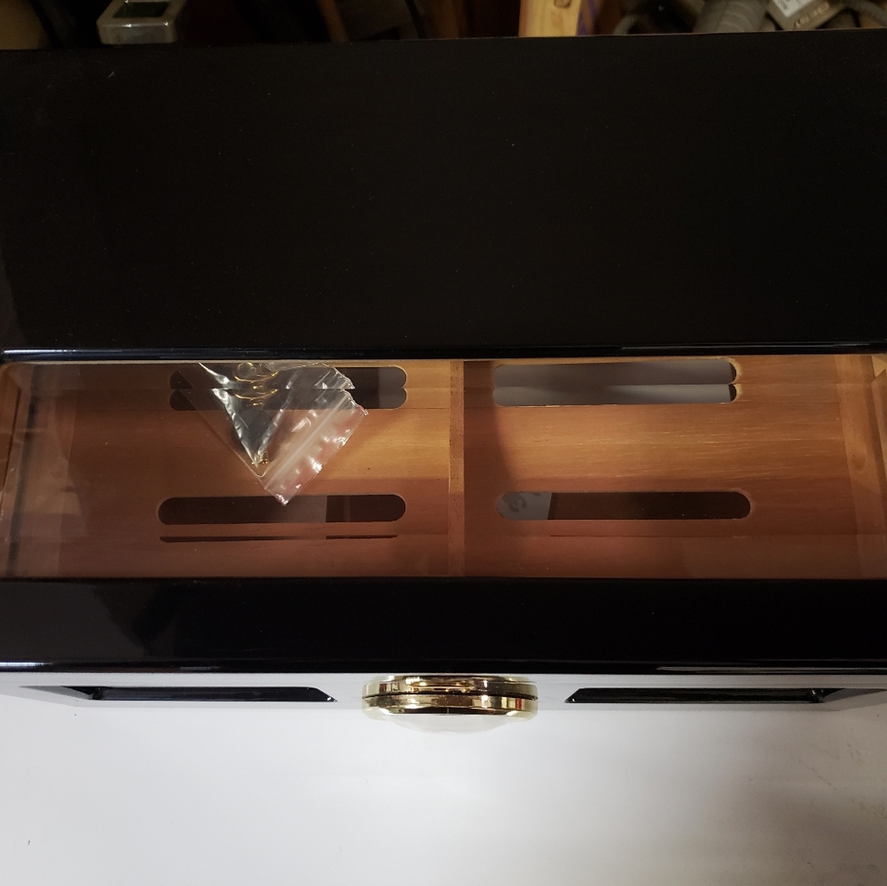 Humidor - Picture 2 of 6